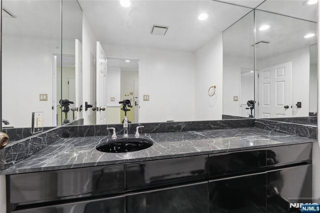 900 Palisade Avenue 20A, Fort Lee, NJ 07024