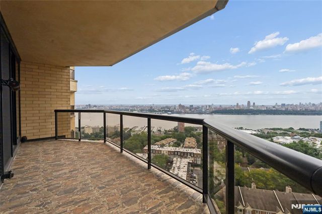 900 Palisade Avenue 20A, Fort Lee, NJ 07024