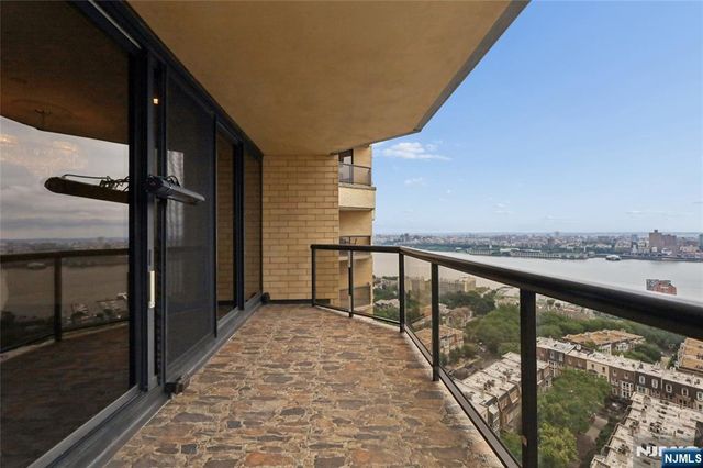 900 Palisade Avenue 20A, Fort Lee, NJ 07024