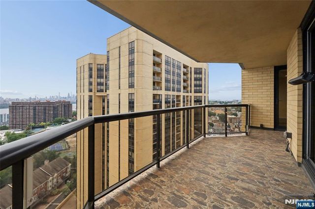 900 Palisade Avenue 20A, Fort Lee, NJ 07024