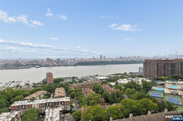 900 Palisade Avenue 20A, Fort Lee, NJ 07024