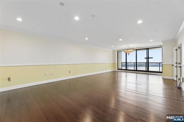 900 Palisade Avenue 20A, Fort Lee, NJ 07024