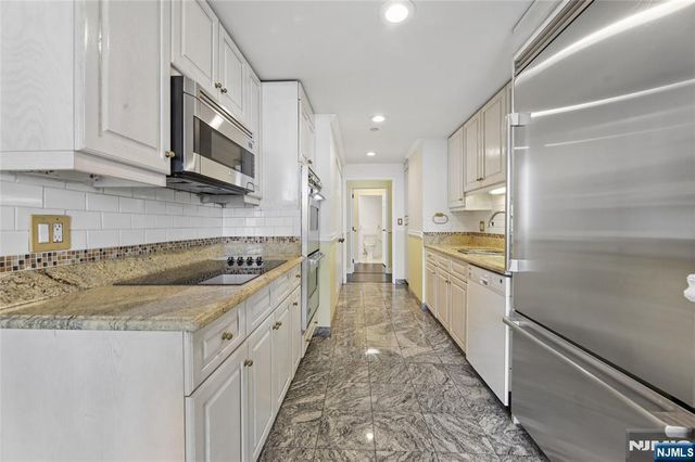 900 Palisade Avenue 20A, Fort Lee, NJ 07024