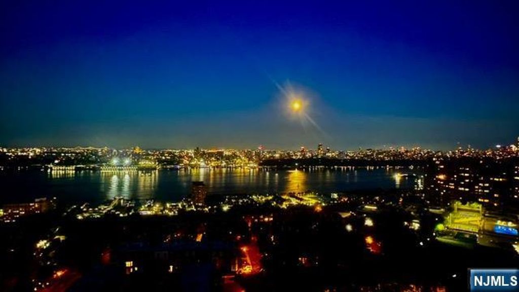 900 Palisade Avenue 20A, Fort Lee, NJ 07024