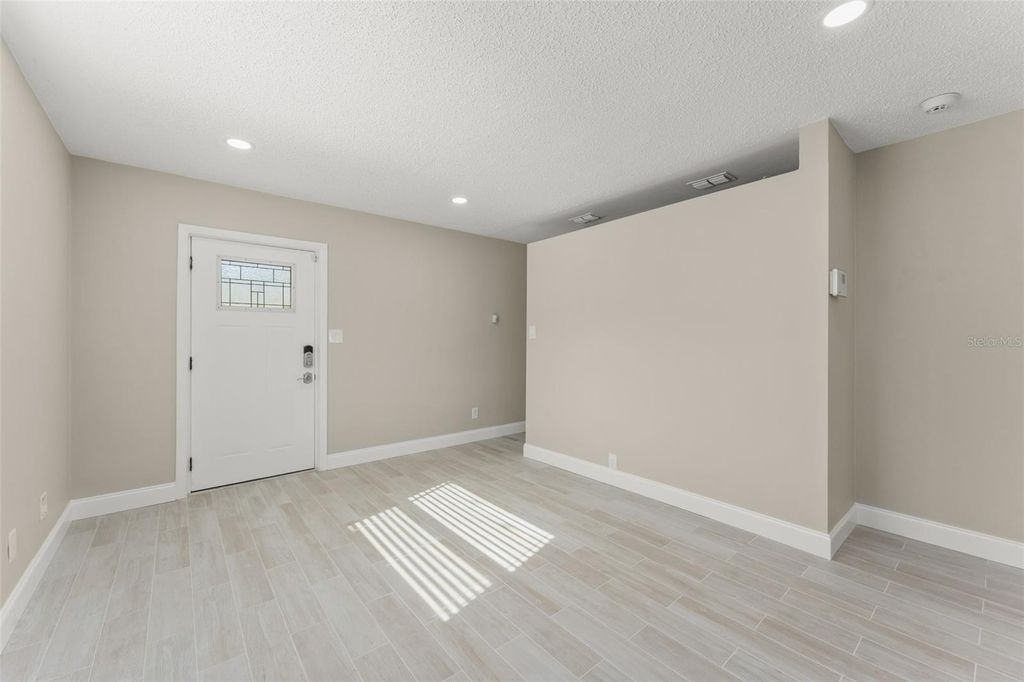 Image 4 of property listing at 7727 PERUGIA AVENUE, Orlando, FL 32819