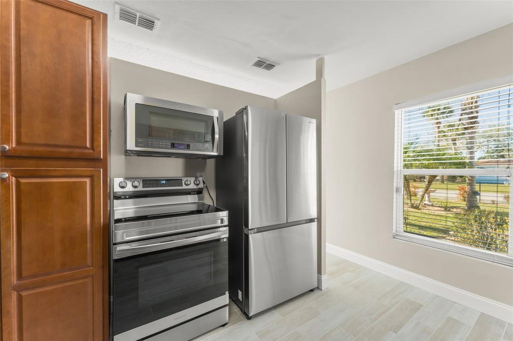 Image 9 of property listing at 7727 PERUGIA AVENUE, Orlando, FL 32819