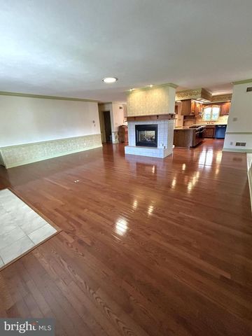 49 HILLSIDE RD, Hanover, PA 17331