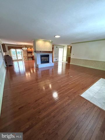 49 HILLSIDE RD, Hanover, PA 17331