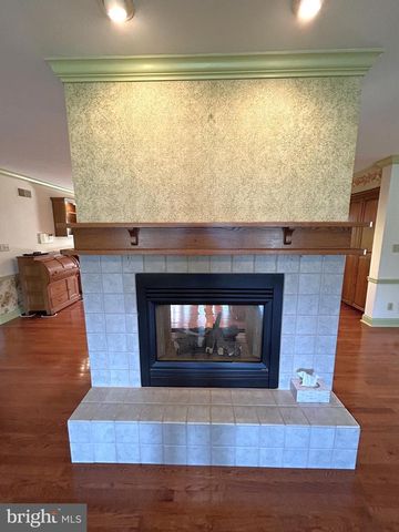 49 HILLSIDE RD, Hanover, PA 17331