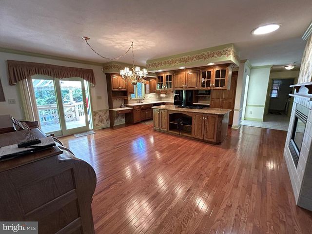 49 HILLSIDE RD, Hanover, PA 17331