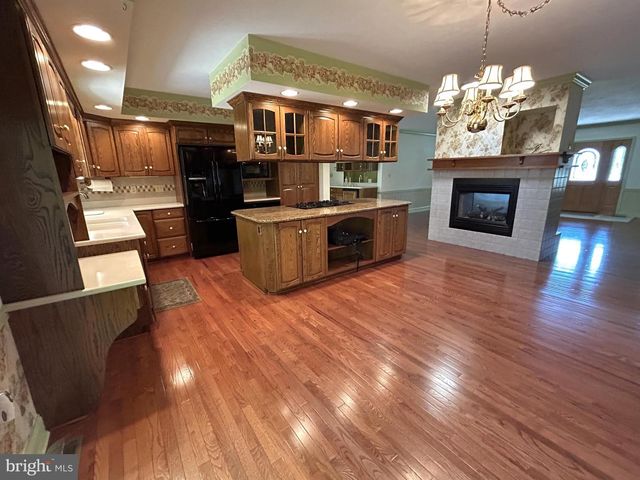 49 HILLSIDE RD, Hanover, PA 17331