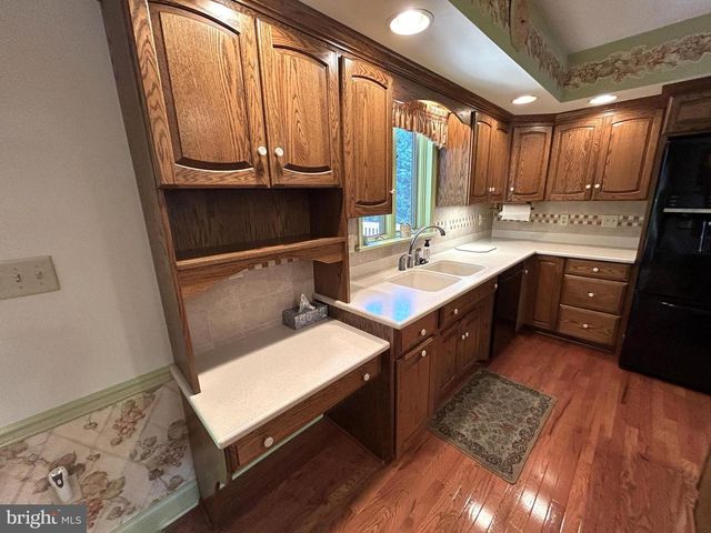 49 HILLSIDE RD, Hanover, PA 17331