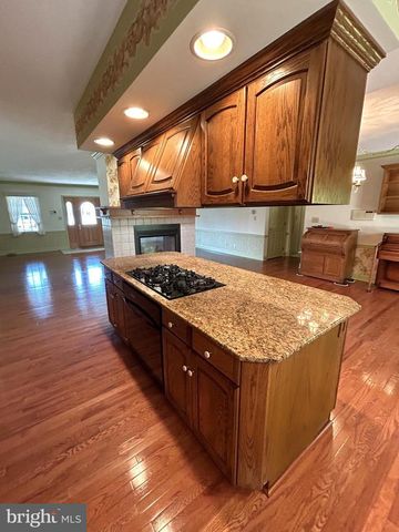 49 HILLSIDE RD, Hanover, PA 17331