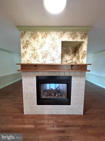 49 HILLSIDE RD, Hanover, PA 17331