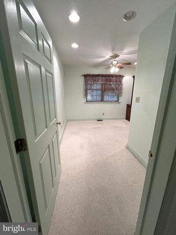49 HILLSIDE RD, Hanover, PA 17331