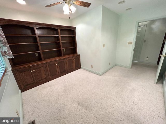 49 HILLSIDE RD, Hanover, PA 17331