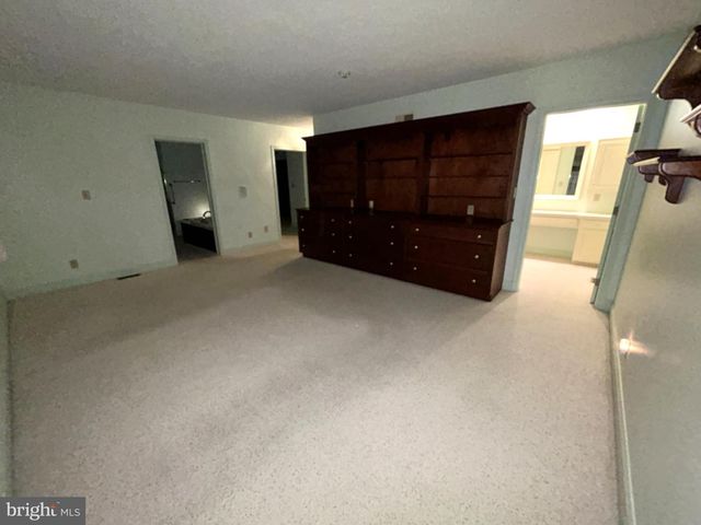 49 HILLSIDE RD, Hanover, PA 17331
