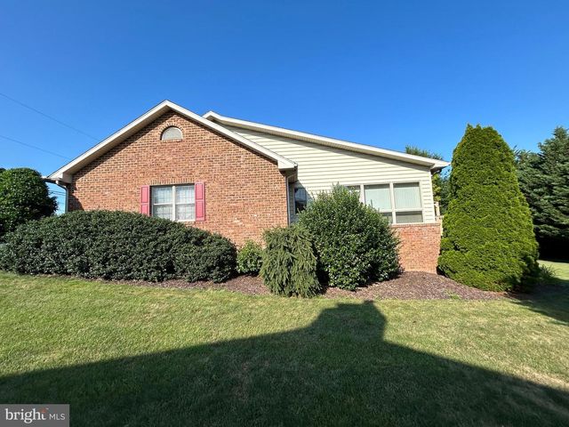 49 HILLSIDE RD, Hanover, PA 17331