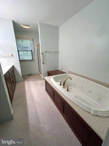 49 HILLSIDE RD, Hanover, PA 17331