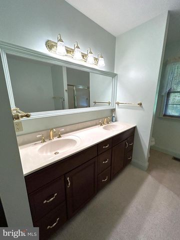 49 HILLSIDE RD, Hanover, PA 17331