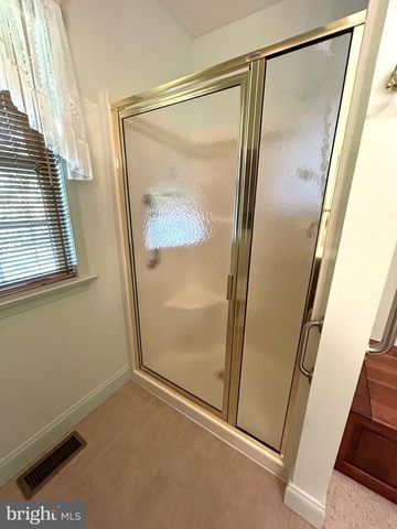 49 HILLSIDE RD, Hanover, PA 17331