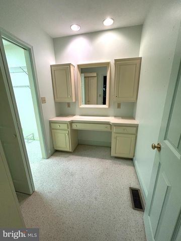 49 HILLSIDE RD, Hanover, PA 17331