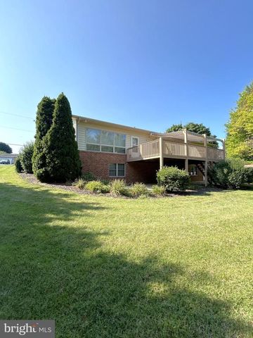 49 HILLSIDE RD, Hanover, PA 17331