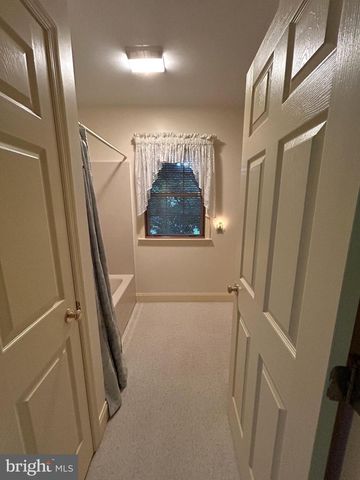 49 HILLSIDE RD, Hanover, PA 17331