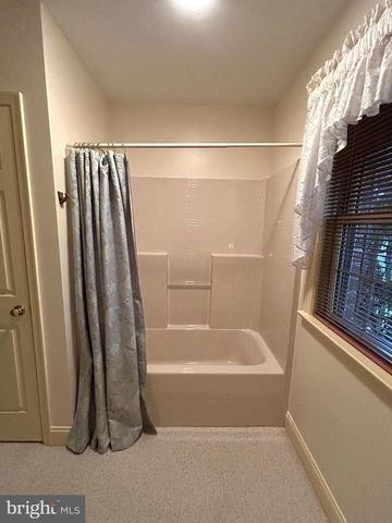 49 HILLSIDE RD, Hanover, PA 17331
