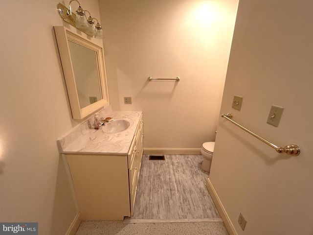 49 HILLSIDE RD, Hanover, PA 17331