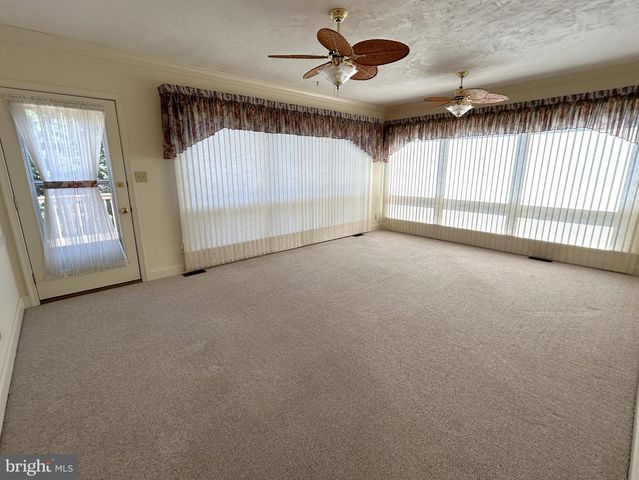 49 HILLSIDE RD, Hanover, PA 17331