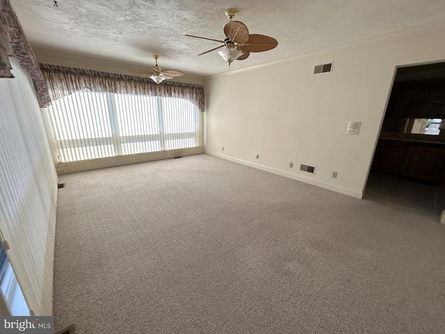 49 HILLSIDE RD, Hanover, PA 17331
