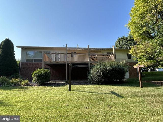 49 HILLSIDE RD, Hanover, PA 17331