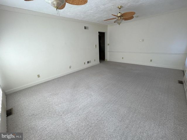 49 HILLSIDE RD, Hanover, PA 17331