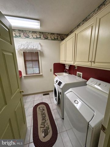 49 HILLSIDE RD, Hanover, PA 17331