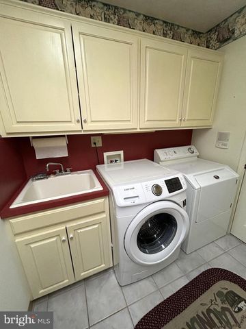 49 HILLSIDE RD, Hanover, PA 17331