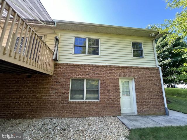 49 HILLSIDE RD, Hanover, PA 17331