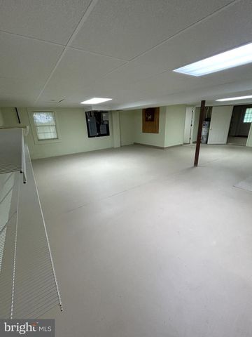 49 HILLSIDE RD, Hanover, PA 17331