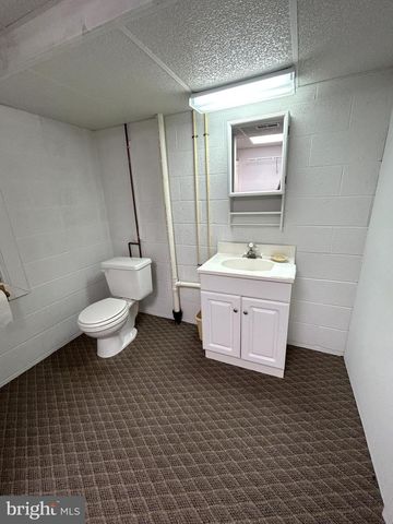 49 HILLSIDE RD, Hanover, PA 17331
