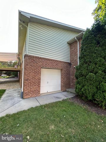 49 HILLSIDE RD, Hanover, PA 17331