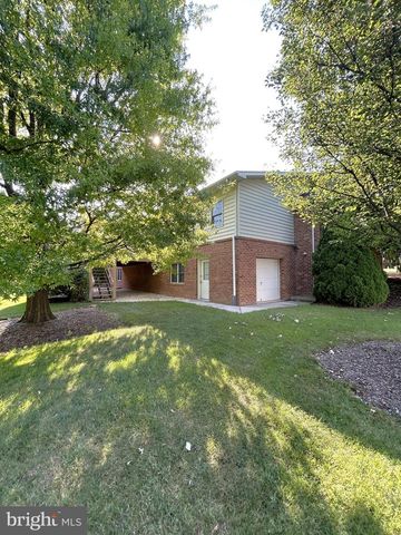 49 HILLSIDE RD, Hanover, PA 17331