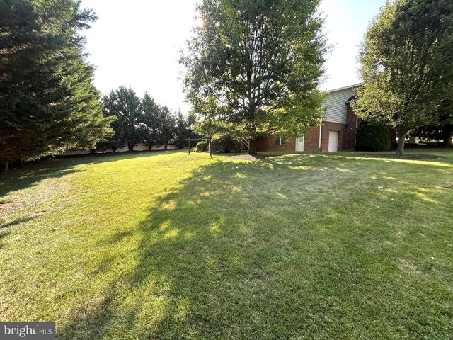 49 HILLSIDE RD, Hanover, PA 17331