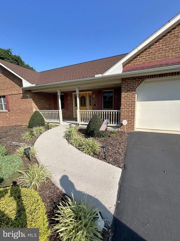 49 HILLSIDE RD, Hanover, PA 17331