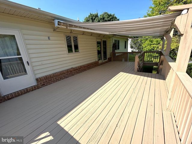 49 HILLSIDE RD, Hanover, PA 17331