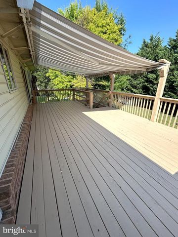 49 HILLSIDE RD, Hanover, PA 17331