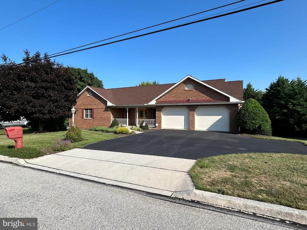 49 HILLSIDE RD, Hanover, PA 17331