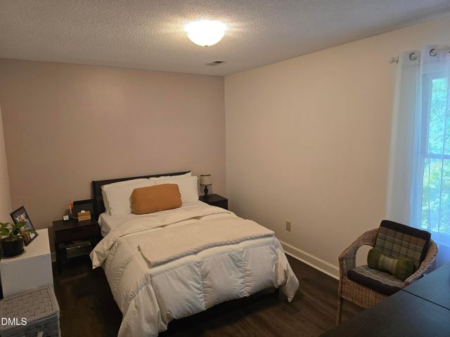 142 Edinborough Drive, Mebane, NC 27302