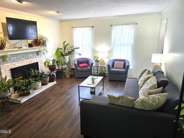 142 Edinborough Drive, Mebane, NC 27302