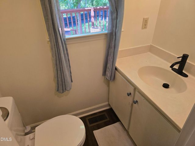 142 Edinborough Drive, Mebane, NC 27302