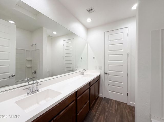 1224 E GLASS Lane, Phoenix, AZ 85042